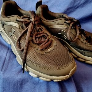 Under Armour Cushion Charged Assert 8 Running shoes  (black women's 7.5)